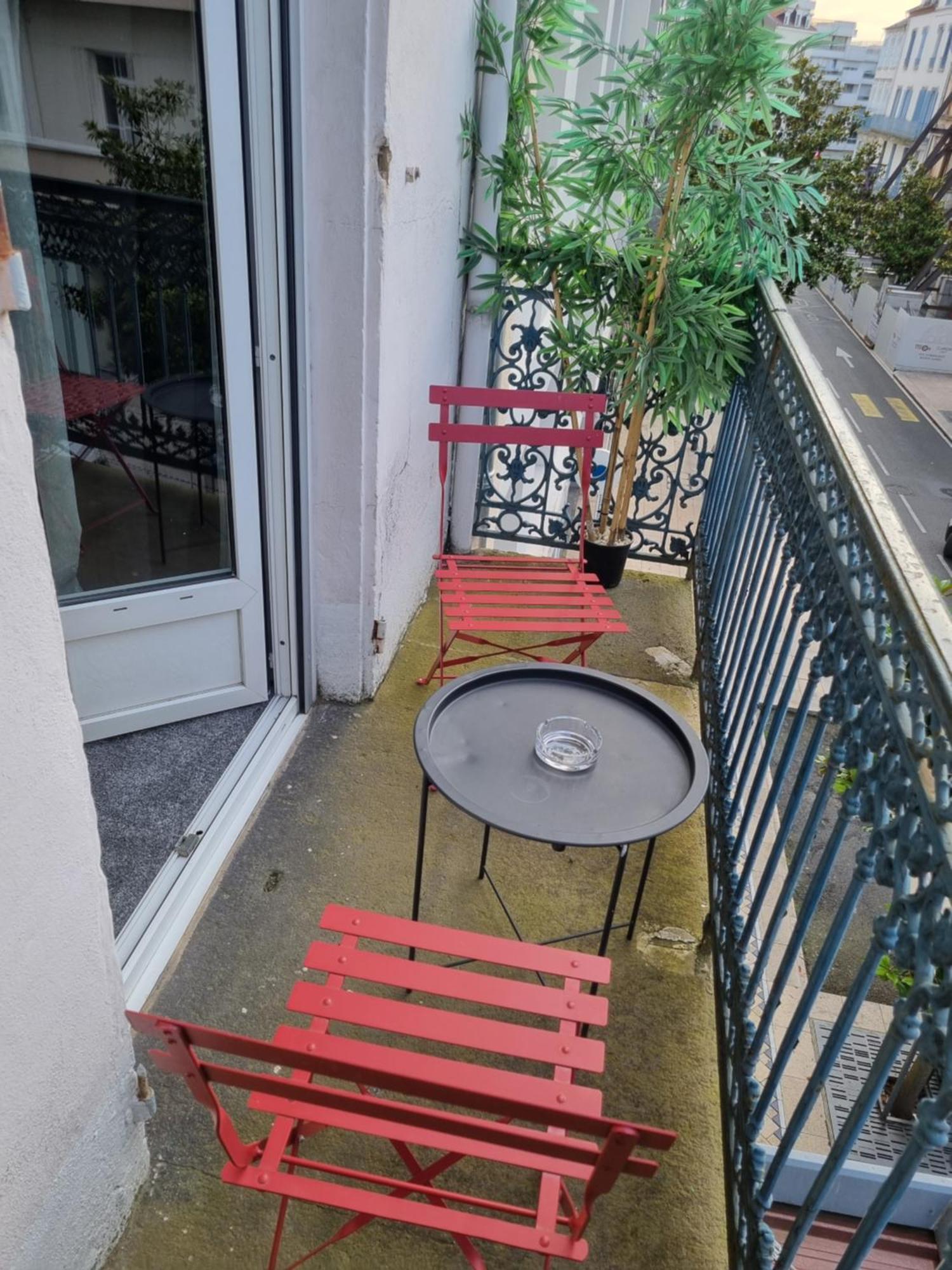 Hotel & Restaurant Le Patio Vichy Exterior photo