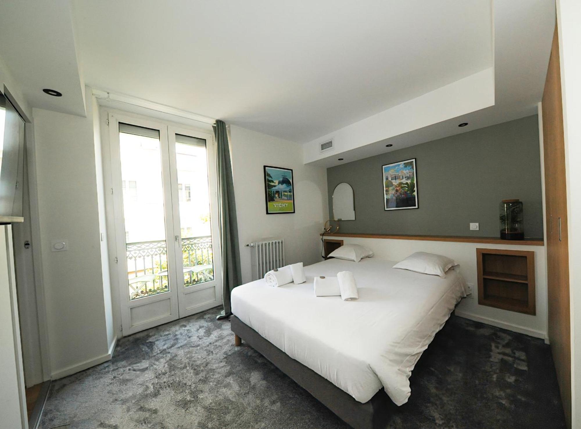 Hotel & Restaurant Le Patio Vichy Exterior photo