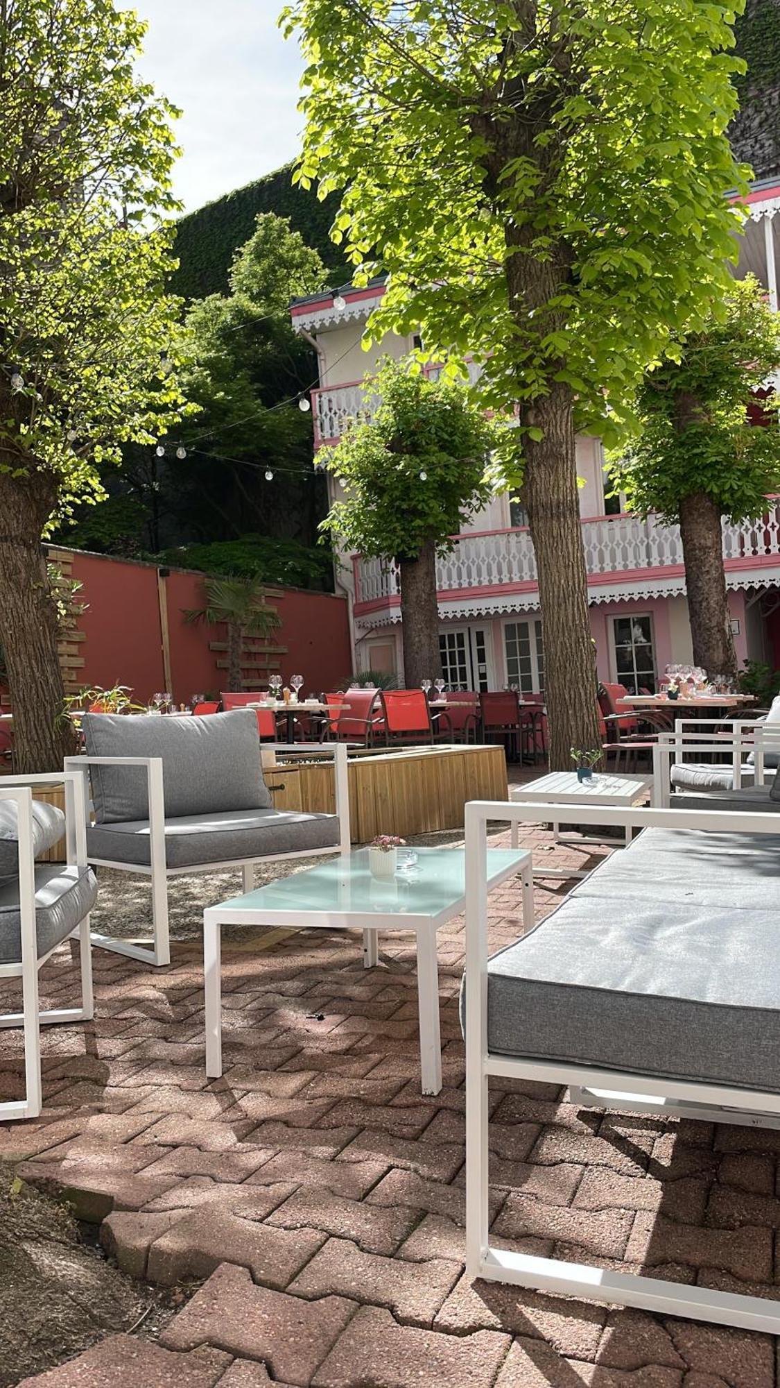 Hotel & Restaurant Le Patio Vichy Exterior photo